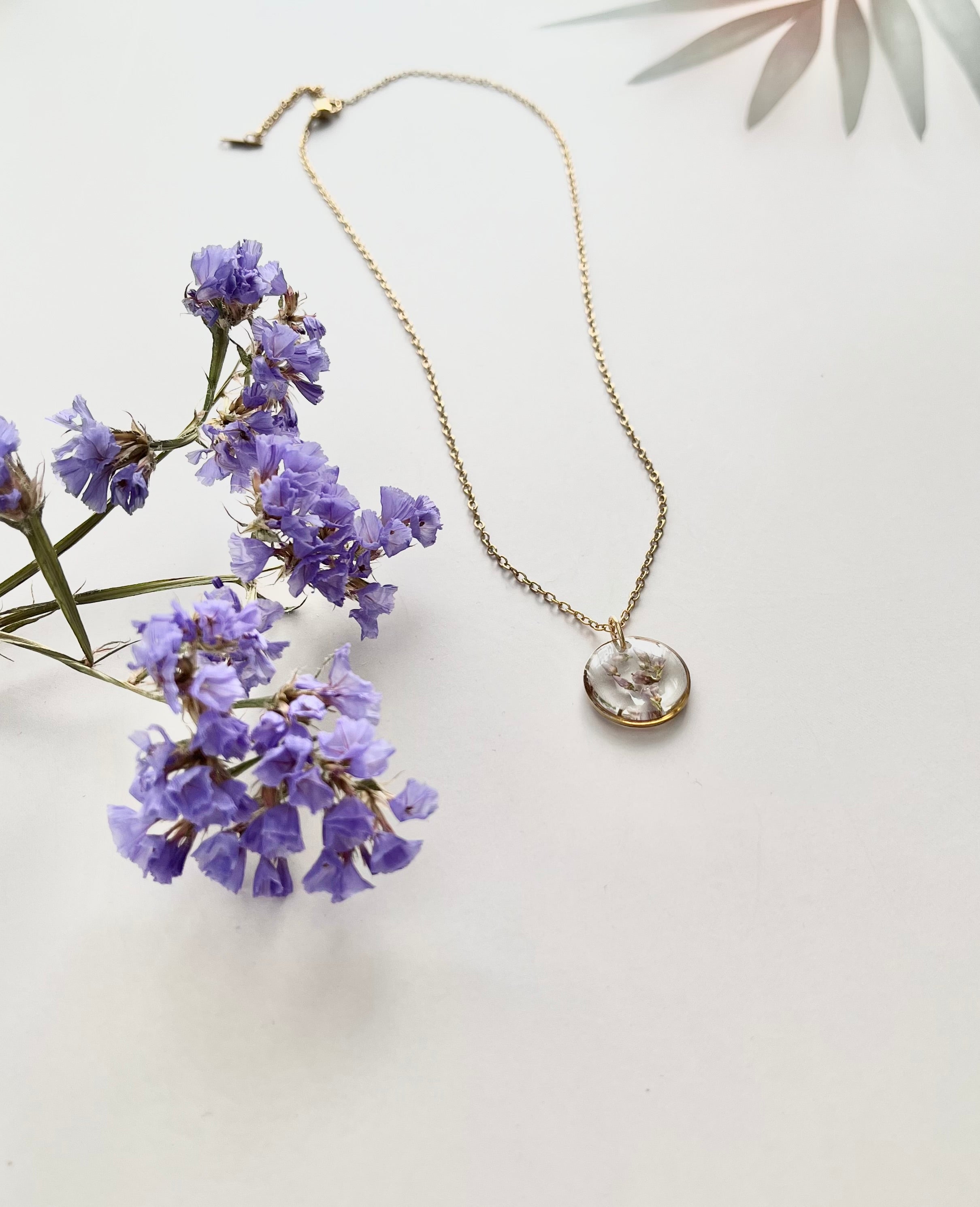 Gold Round Scottish Heather Necklace (Small)